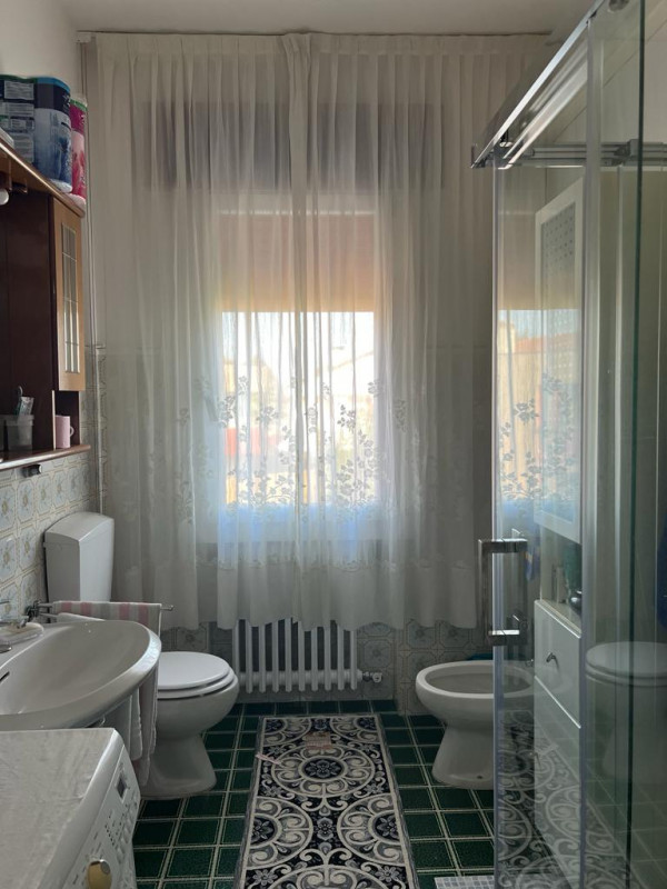 Vendesi a Monselice, in quartiere Marco Polo, appartamento di generosa metratura al primo ed ulti...