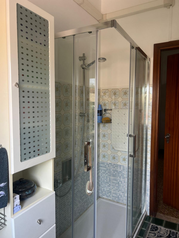 Vendesi a Monselice, in quartiere Marco Polo, appartamento di generosa metratura al primo ed ulti...