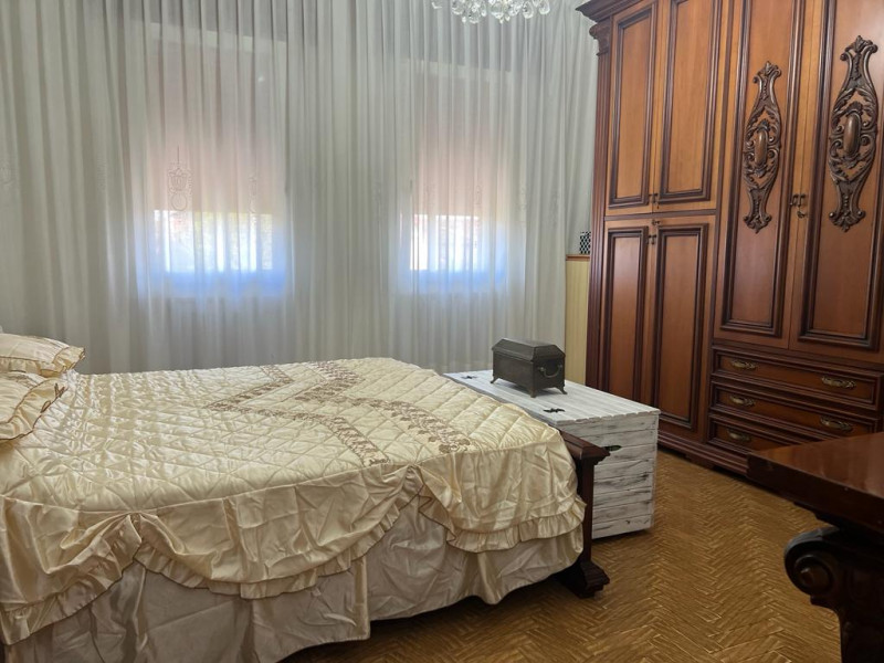 Vendesi a Monselice, in quartiere Marco Polo, appartamento di generosa metratura al primo ed ulti...