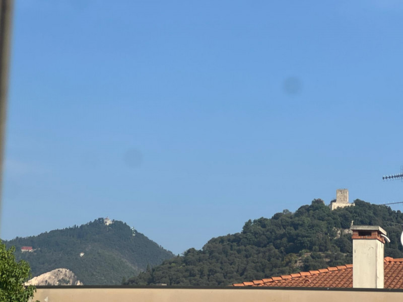 Vendesi a Monselice, in quartiere Marco Polo, appartamento di generosa metratura al primo ed ulti...