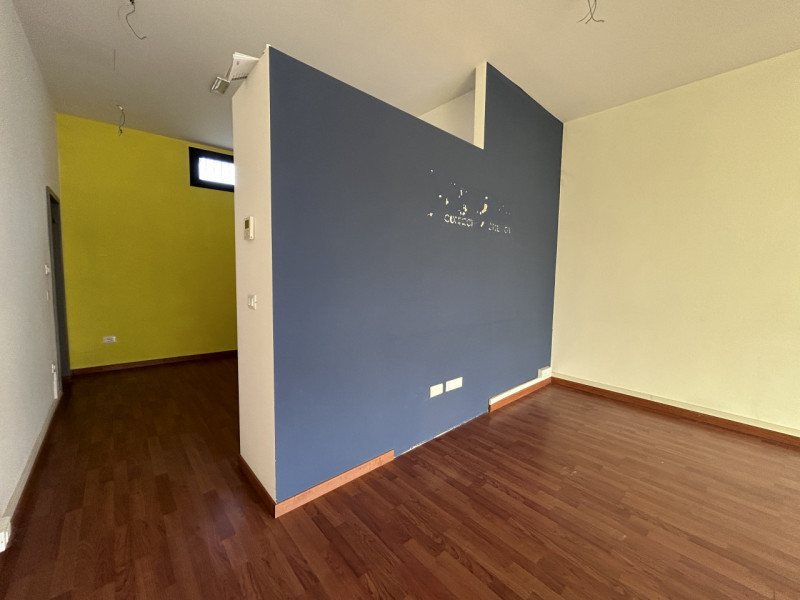 ABANO TERME Proponiamo in locazione Negozio, ideale per dare visibilità alla tua attività o avvia...