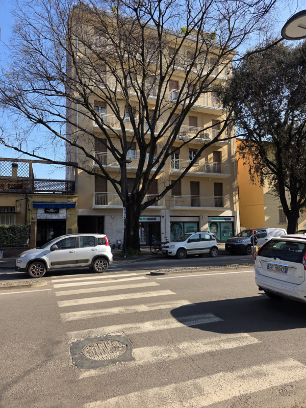 In esclusiva a Faenza, proponiamo in vendita un ampio e luminoso negozio con una posizione strate...