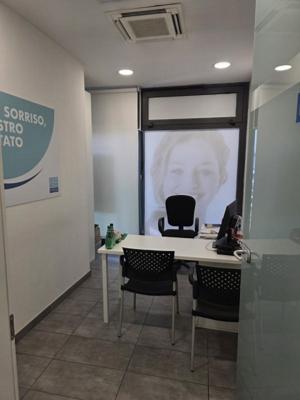 In esclusiva a Faenza, proponiamo in vendita un ampio e luminoso negozio con una posizione strate...