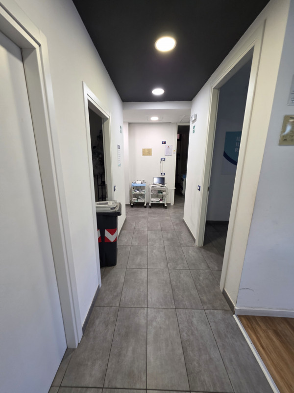 In esclusiva a Faenza, proponiamo in vendita un ampio e luminoso negozio con una posizione strate...