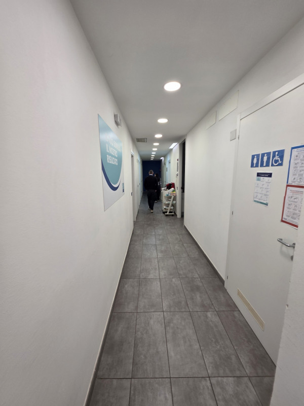 In esclusiva a Faenza, proponiamo in vendita un ampio e luminoso negozio con una posizione strate...