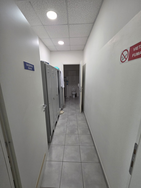 In esclusiva a Faenza, proponiamo in vendita un ampio e luminoso negozio con una posizione strate...