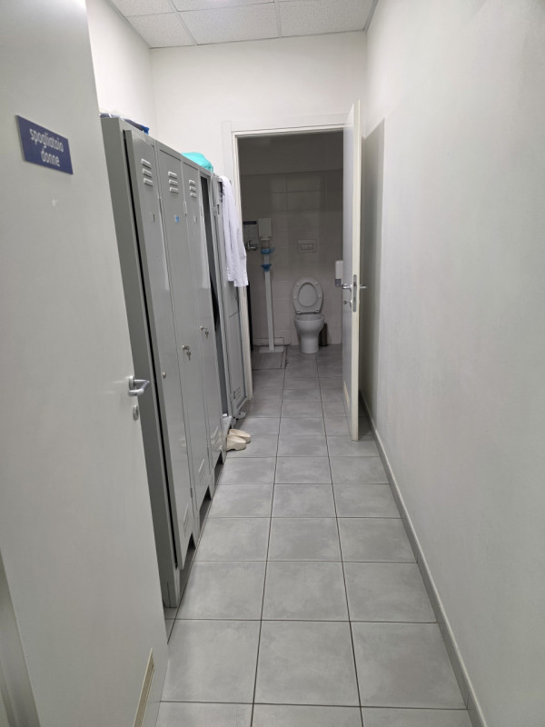 In esclusiva a Faenza, proponiamo in vendita un ampio e luminoso negozio con una posizione strate...