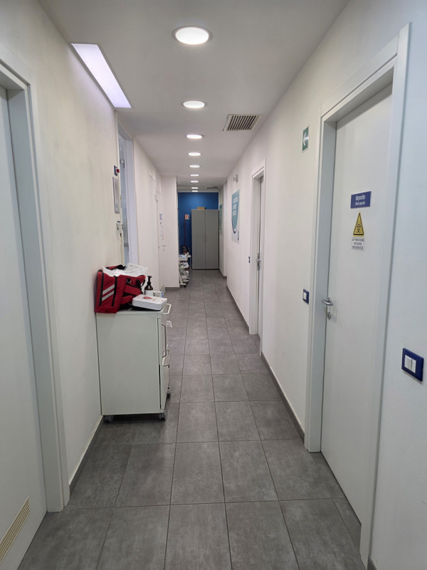 In esclusiva a Faenza, proponiamo in vendita un ampio e luminoso negozio con una posizione strate...