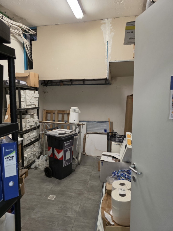 In esclusiva a Faenza, proponiamo in vendita un ampio e luminoso negozio con una posizione strate...