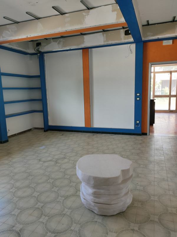 Rovigo, su strada di passaggio vicinanza zona artigianale/industriale,  vendesi negozio/ufficio d...