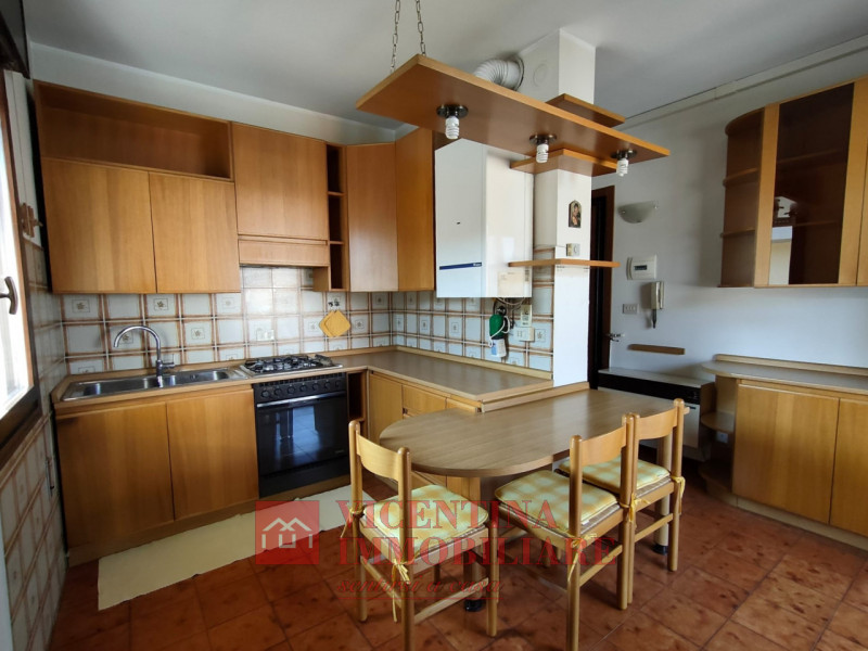 VICENZA-ANCONETTA: in un quartiere tranquillo ma comodo ai servizi proponiamo  in affitto MINI AP...