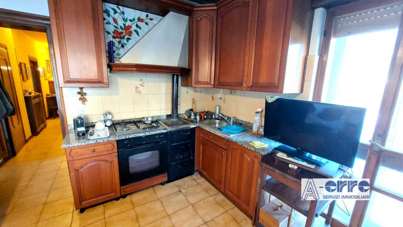 A Valbrenta, nella zona di Primolano, proponiamo in vendita una spaziosa casa singola. Con ben 50...