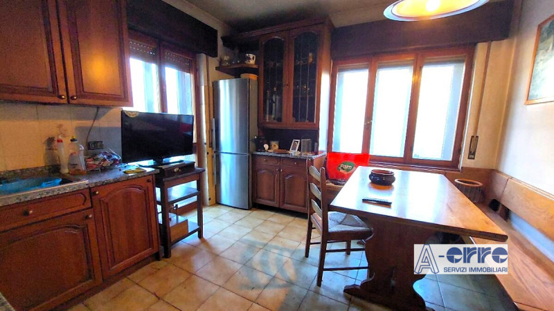 A Valbrenta, nella zona di Primolano, proponiamo in vendita una spaziosa casa singola. Con ben 50...