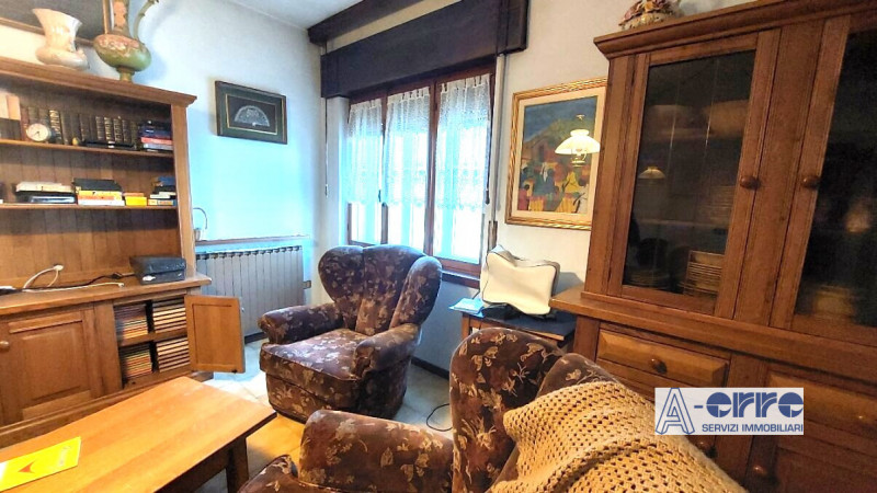 A Valbrenta, nella zona di Primolano, proponiamo in vendita una spaziosa casa singola. Con ben 50...