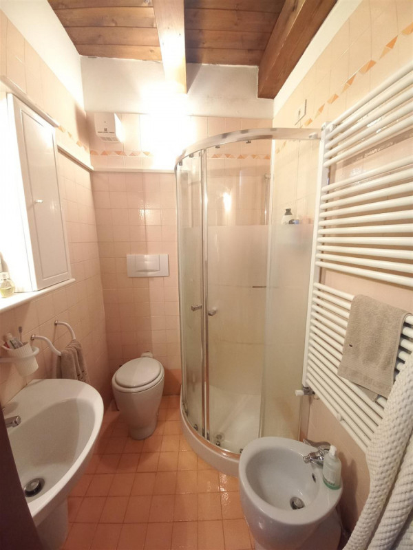 VICENZA, PIAZZA SAN LORENZO: TRILOCALE CON VISTA PIAZZA, ARREDATO,  POSTO AUTO COPERTO A POCHI MI...