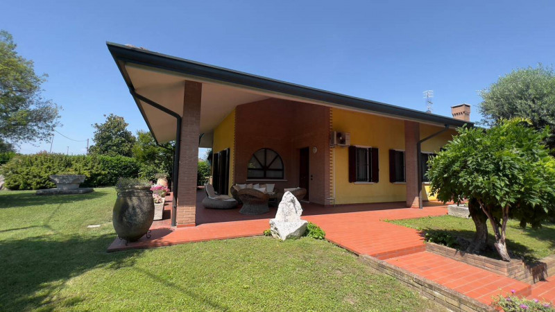 Ve lo diciamo subito: noi di questa casa ci siamo subito innamorati.

Ci siamo innamorati di una ...