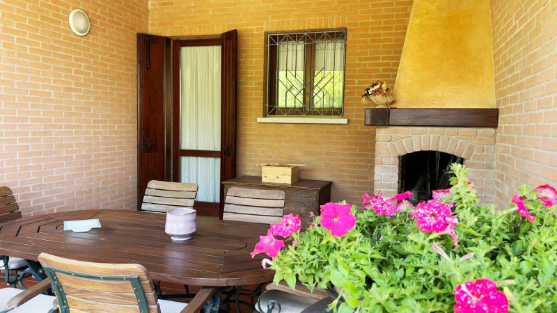 Ve lo diciamo subito: noi di questa casa ci siamo subito innamorati.

Ci siamo innamorati di una ...