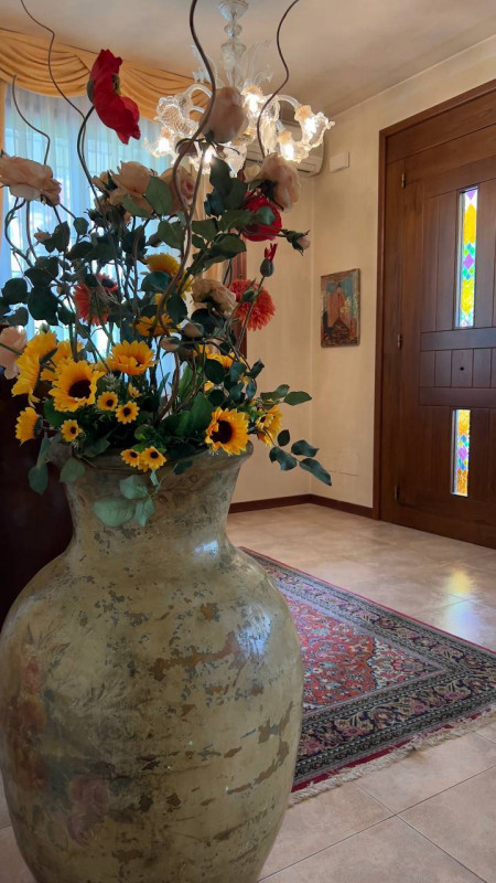 Ve lo diciamo subito: noi di questa casa ci siamo subito innamorati.

Ci siamo innamorati di una ...