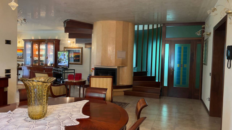 Ve lo diciamo subito: noi di questa casa ci siamo subito innamorati.

Ci siamo innamorati di una ...