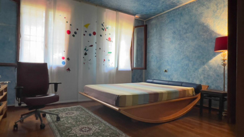 Ve lo diciamo subito: noi di questa casa ci siamo subito innamorati.

Ci siamo innamorati di una ...