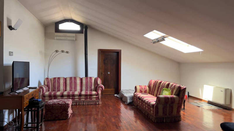 Ve lo diciamo subito: noi di questa casa ci siamo subito innamorati.

Ci siamo innamorati di una ...