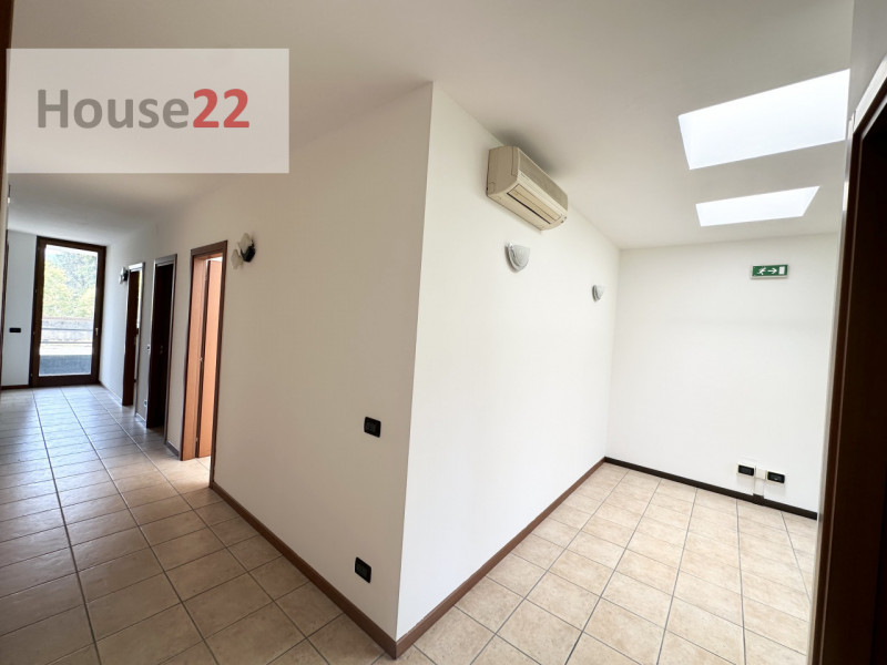 SI PRECISA QUANTO SEGUE: Attualmente l'immobile è accatastato come ufficio e si può eseguire il c...