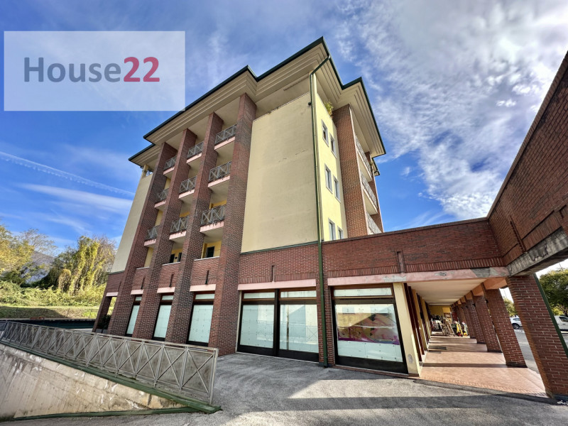 SI PRECISA QUANTO SEGUE: Attualmente l'immobile è accatastato come ufficio e si può eseguire il c...