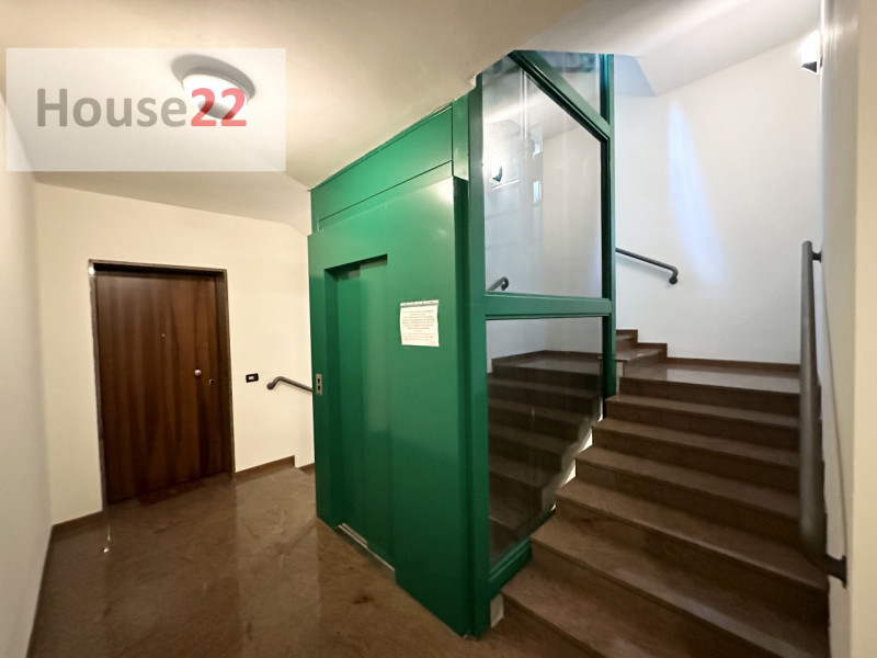 SI PRECISA QUANTO SEGUE: Attualmente l'immobile è accatastato come ufficio e si può eseguire il c...