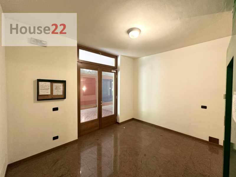 SI PRECISA QUANTO SEGUE: Attualmente l'immobile è accatastato come ufficio e si può eseguire il c...