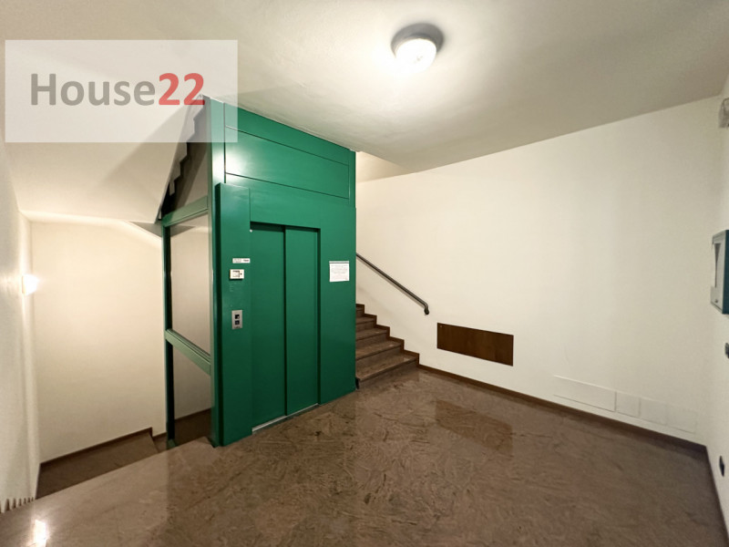 SI PRECISA QUANTO SEGUE: Attualmente l'immobile è accatastato come ufficio e si può eseguire il c...