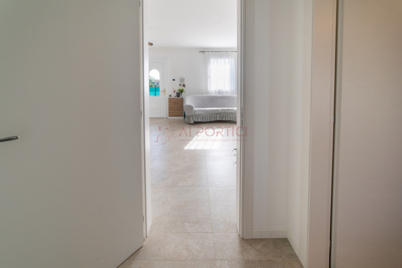 Comune di BRUGINE - VILLA SINGOLA sviluppata tutta al piano terra E SPAZIO ESCLUSIVO di circa 100...