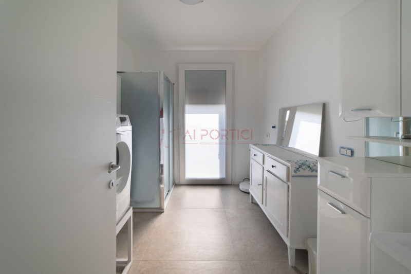 Comune di BRUGINE - VILLA SINGOLA sviluppata tutta al piano terra E SPAZIO ESCLUSIVO di circa 100...