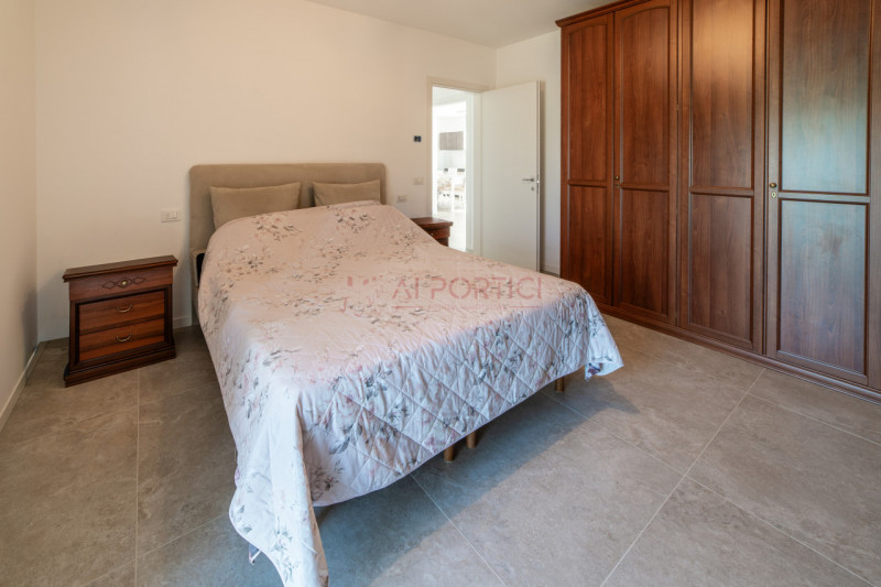 Comune di BRUGINE - VILLA SINGOLA sviluppata tutta al piano terra E SPAZIO ESCLUSIVO di circa 100...