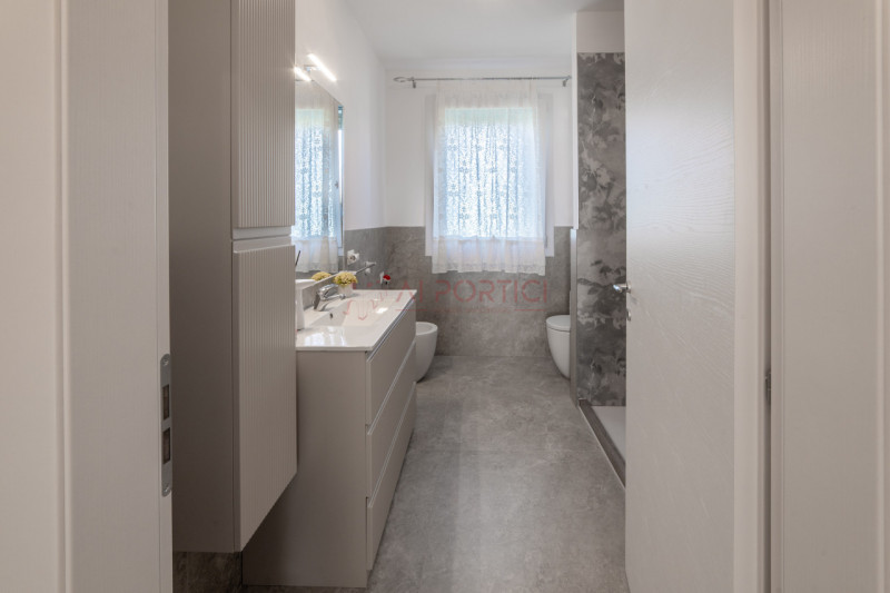 Comune di BRUGINE - VILLA SINGOLA sviluppata tutta al piano terra E SPAZIO ESCLUSIVO di circa 100...