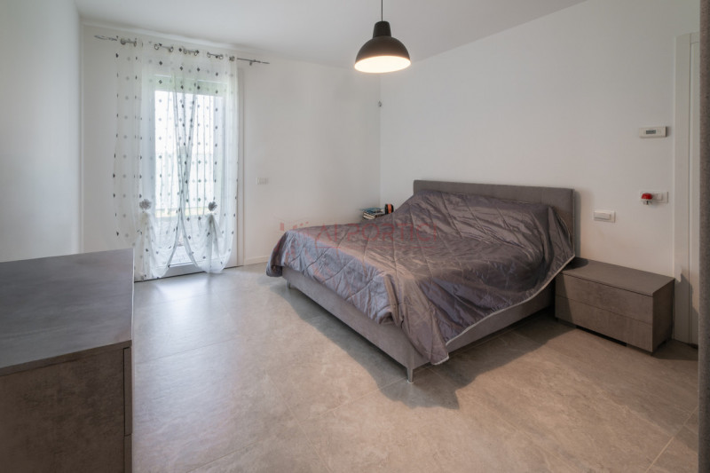 Comune di BRUGINE - VILLA SINGOLA sviluppata tutta al piano terra E SPAZIO ESCLUSIVO di circa 100...