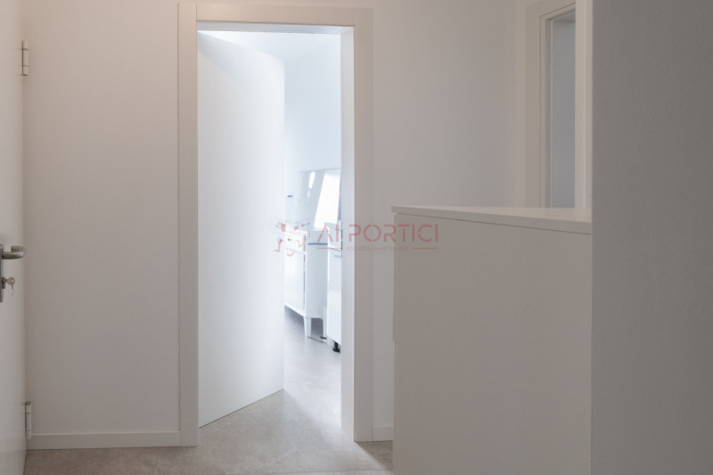 Comune di BRUGINE - VILLA SINGOLA sviluppata tutta al piano terra E SPAZIO ESCLUSIVO di circa 100...