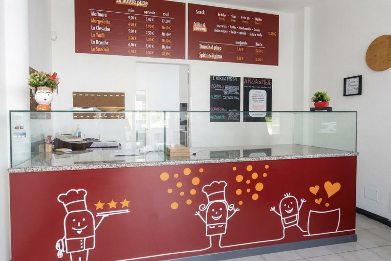 (Per INFO Mattias 3494222146) A Mansuè, in zona centrale di forte passaggio e vicino a scuole e s...
