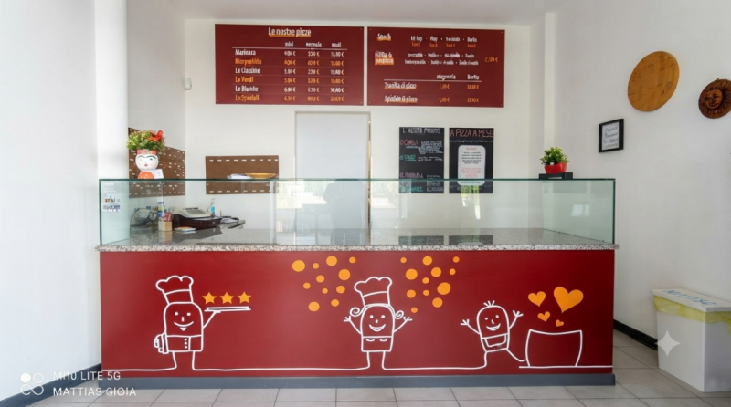 (Per INFO Mattias 3494222146) A Mansuè, in zona centrale di forte passaggio e vicino a scuole e s...