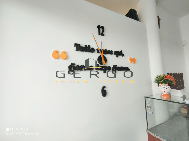 (Per INFO Mattias 3494222146) A Mansuè, in zona centrale di forte passaggio e vicino a scuole e s...