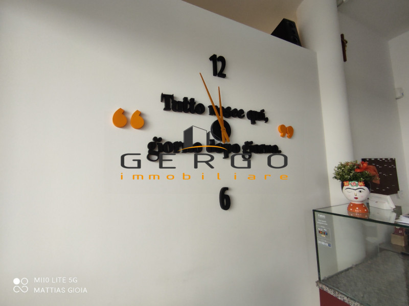 (Per INFO Mattias 3494222146) A Mansuè, in zona centrale di forte passaggio e vicino a scuole e s...