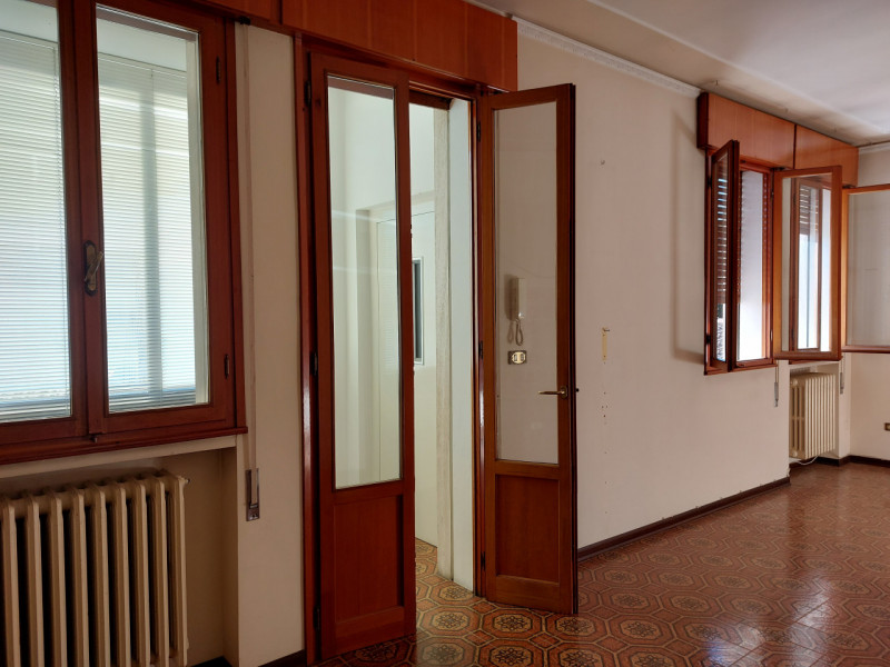 Piacenza D'Adige
Occasione Irripetibile!!!   in centro, fabbricato dalle molteplici soluzioni! Al...