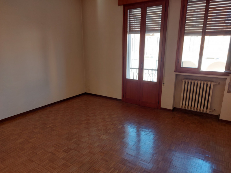 Piacenza D'Adige
Occasione Irripetibile!!!   in centro, fabbricato dalle molteplici soluzioni! Al...