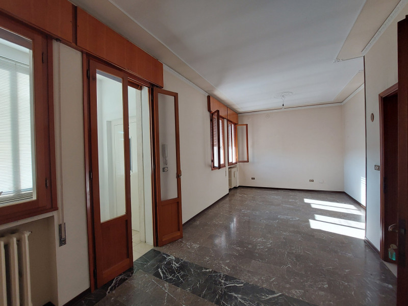 Piacenza D'Adige
Occasione Irripetibile!!!   in centro, fabbricato dalle molteplici soluzioni! Al...