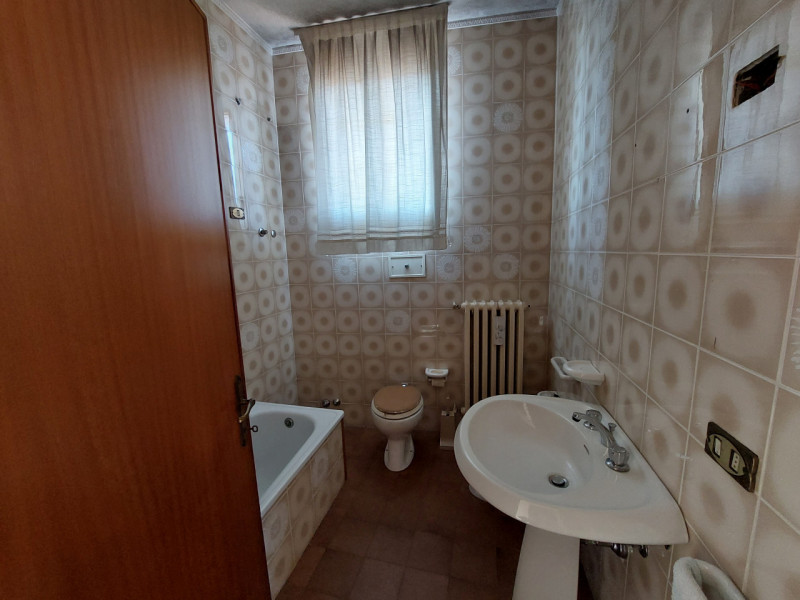 Piacenza D'Adige
Occasione Irripetibile!!!   in centro, fabbricato dalle molteplici soluzioni! Al...