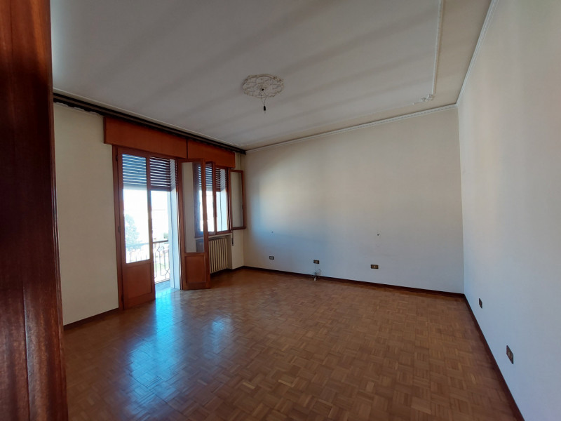 Piacenza D'Adige
Occasione Irripetibile!!!   in centro, fabbricato dalle molteplici soluzioni! Al...