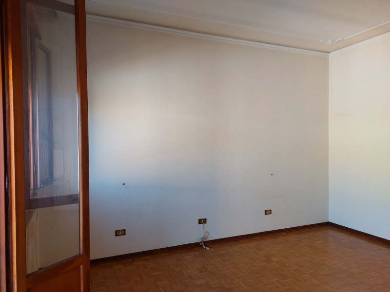 Piacenza D'Adige
Occasione Irripetibile!!!   in centro, fabbricato dalle molteplici soluzioni! Al...