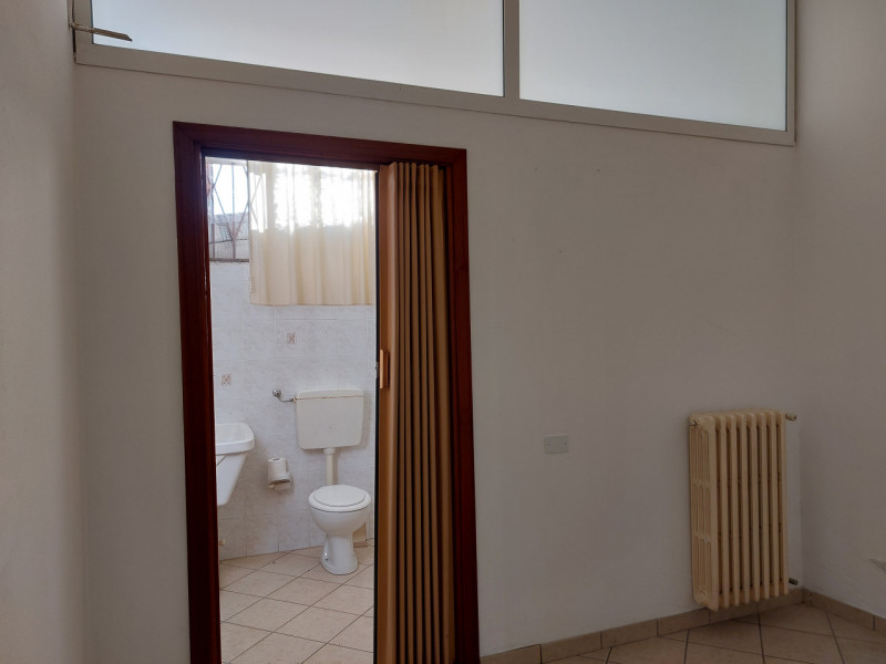 Piacenza D'Adige
Occasione Irripetibile!!!   in centro, fabbricato dalle molteplici soluzioni! Al...