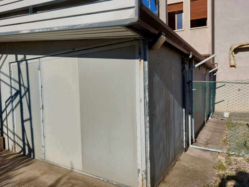 Piacenza D'Adige
Occasione Irripetibile!!!   in centro, fabbricato dalle molteplici soluzioni! Al...