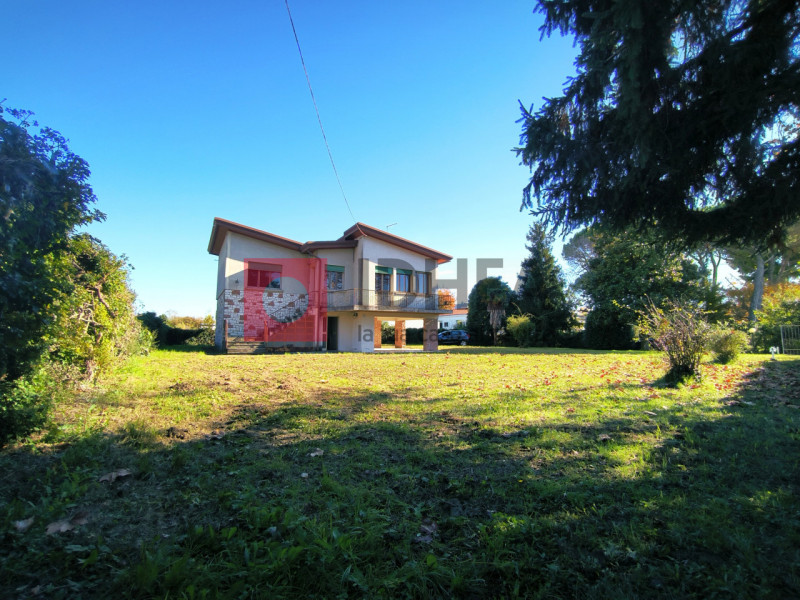 RONCADE CENTRO RIF. "AAB2"

Circondata dal verde e situata in posizione comoda ai principali serv...