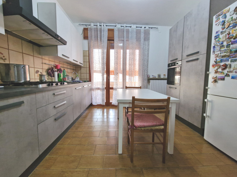 A Borgo Veneto, località Saletto, proponiamo in affitto spaziosa porzione di casa a schiera di te...